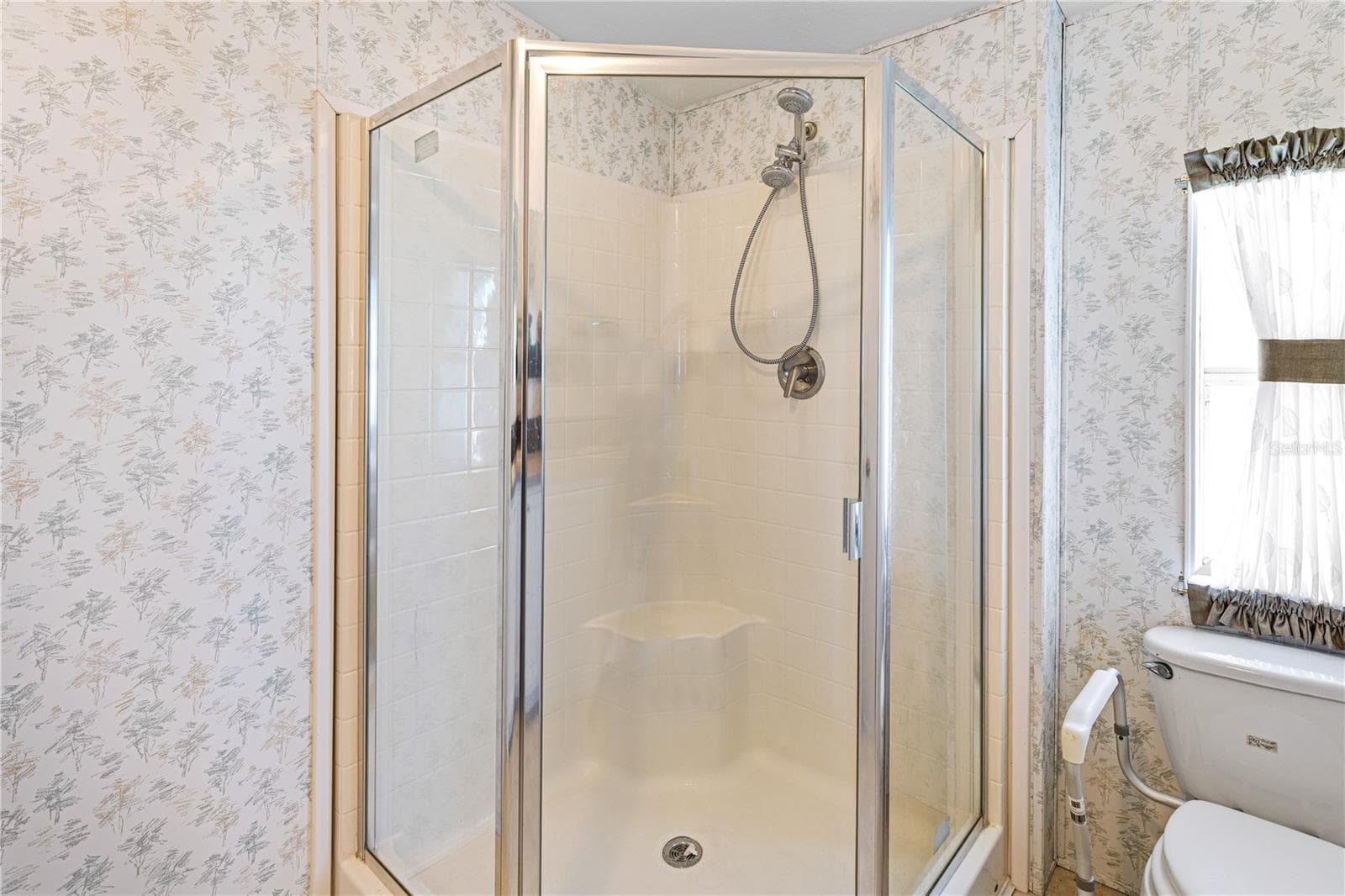 Manufactured Home at 3204 SUNNY HARBOR DR, PUNTA GORDA, photo 12 of 35