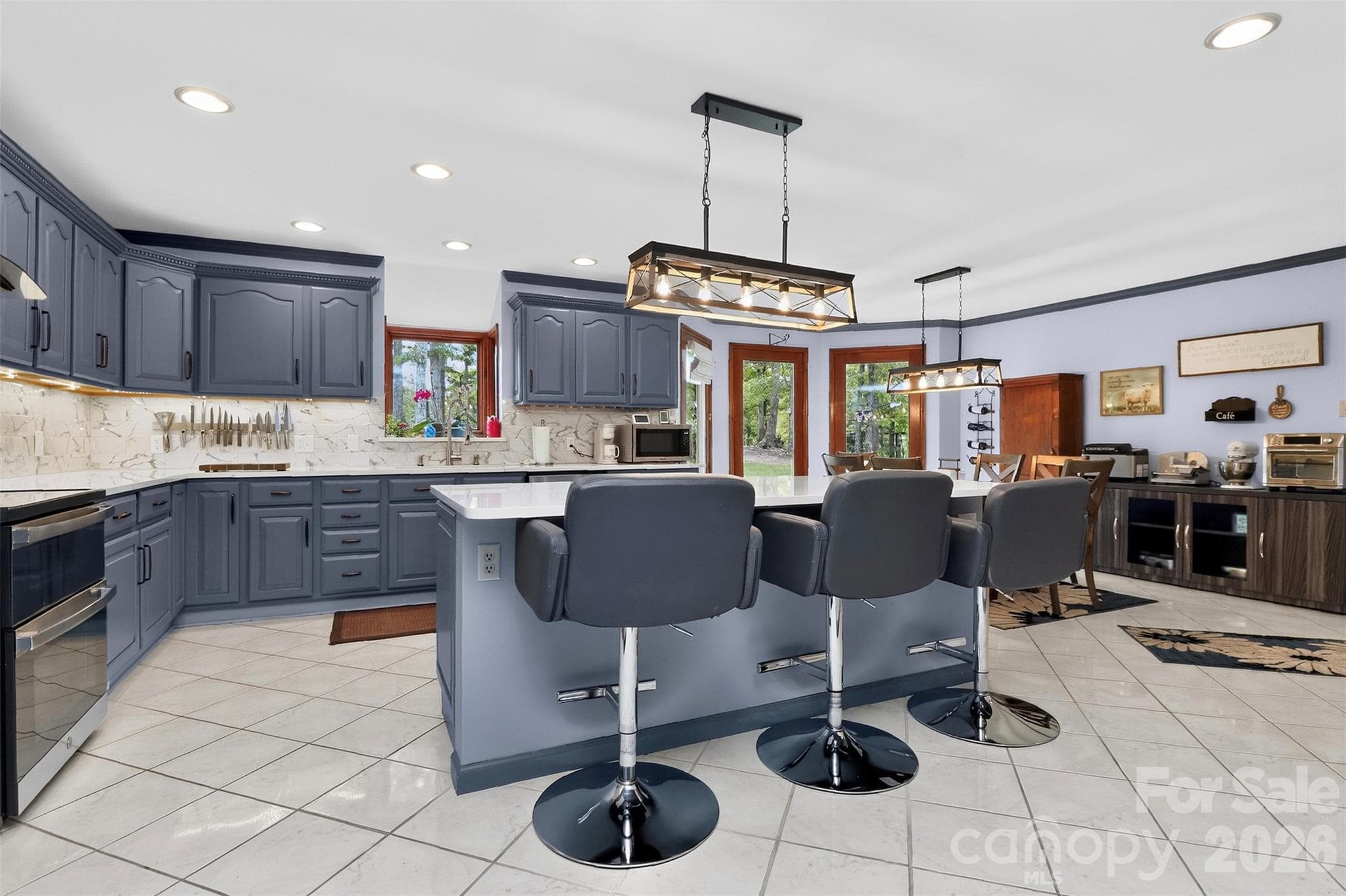 Single Family Residence at 525 Shoreline Drive, Lancaster, photo 10 of 45
