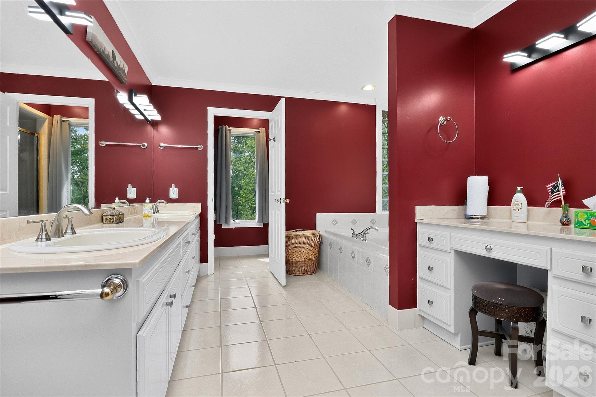 Single Family Residence at 525 Shoreline Drive, Lancaster, photo 18 of 45
