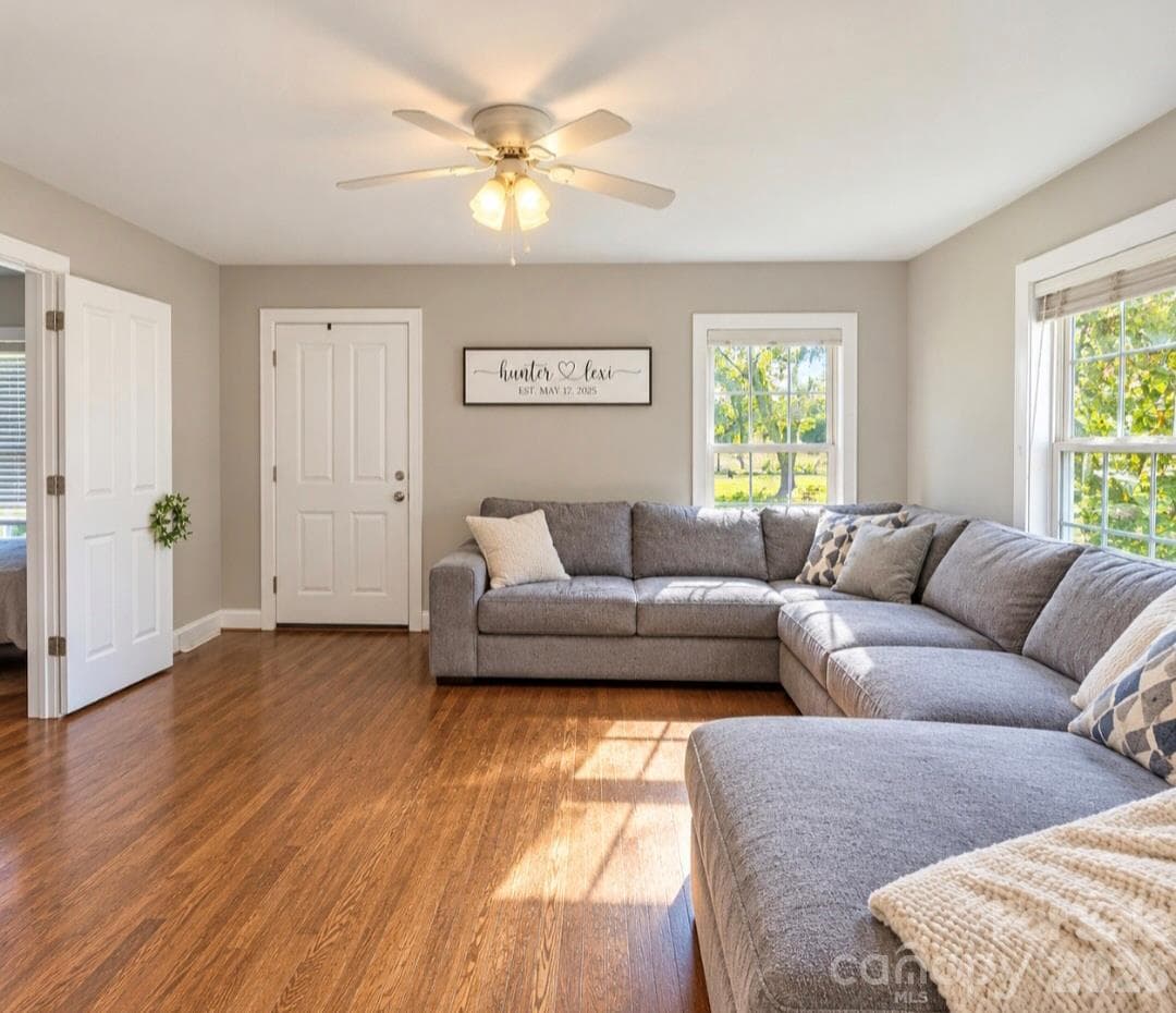 Great room - 555 Palmer Road, Rockwell