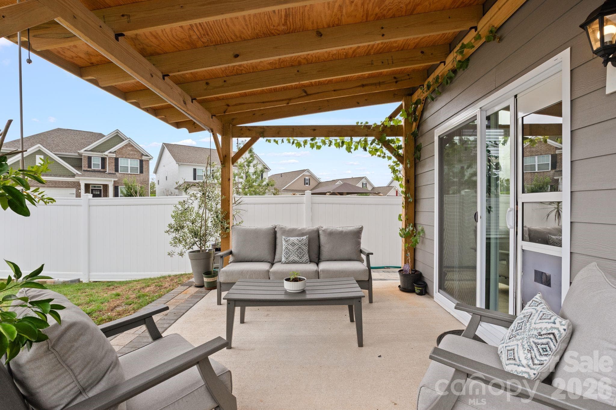 Single Family Residence at 30 Silverthorne Court, Hendersonville, photo 2 of 48