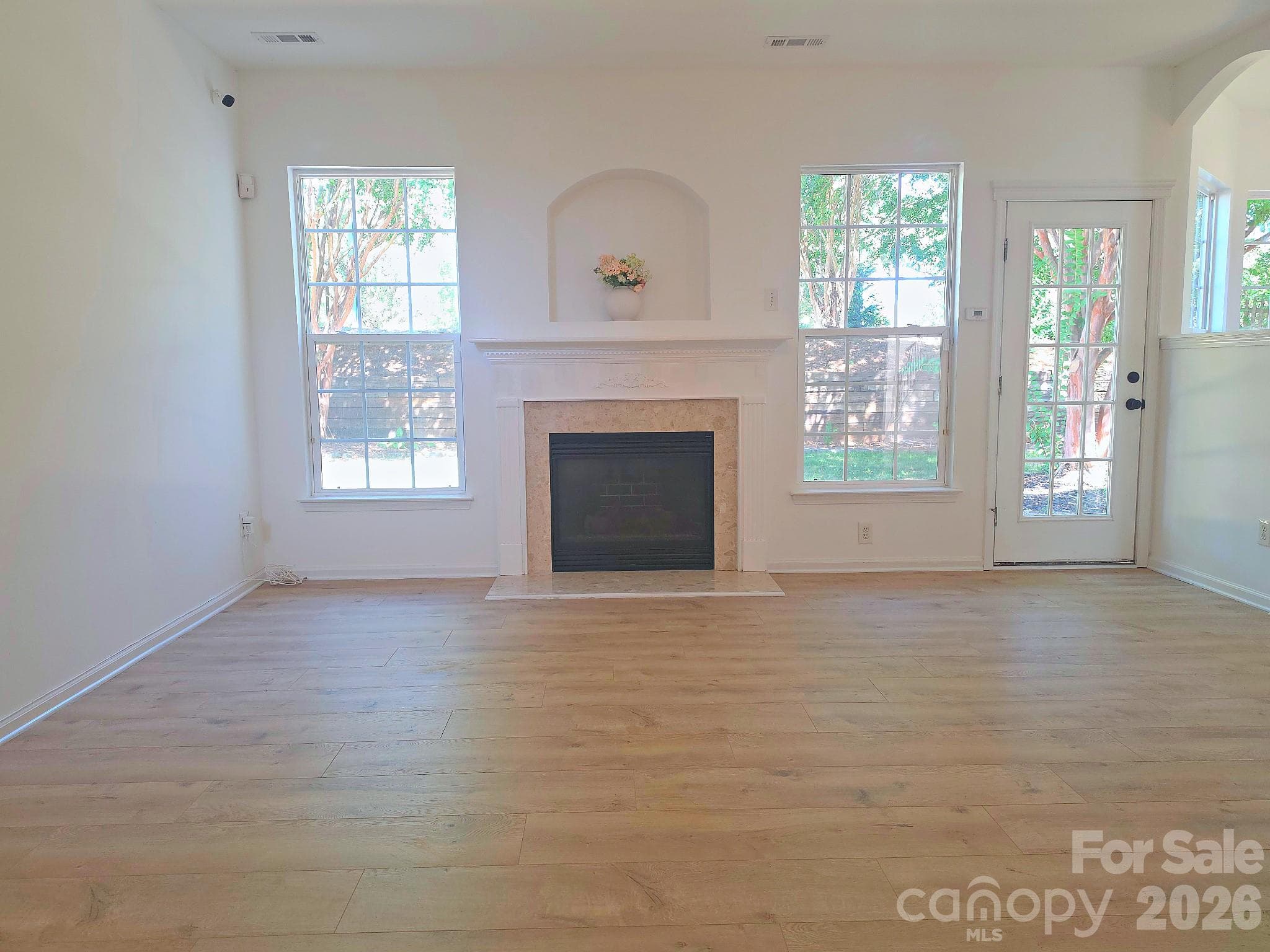 Single Family Residence at 5708 Falls Ridge Lane, Charlotte, photo 9 of 47