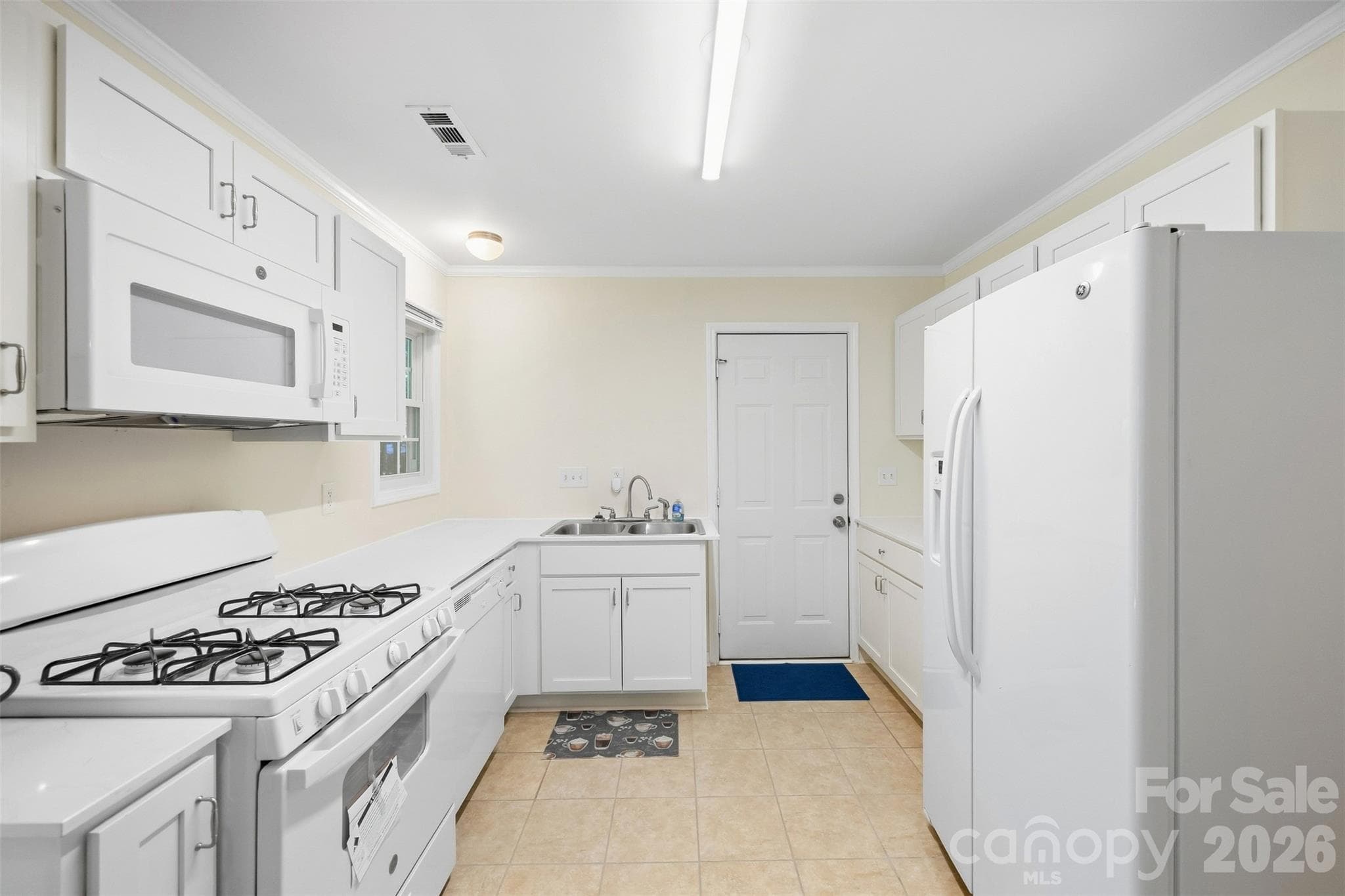 Single Family Residence at 2374 Eagle Glen Court, Gastonia, photo 13 of 42