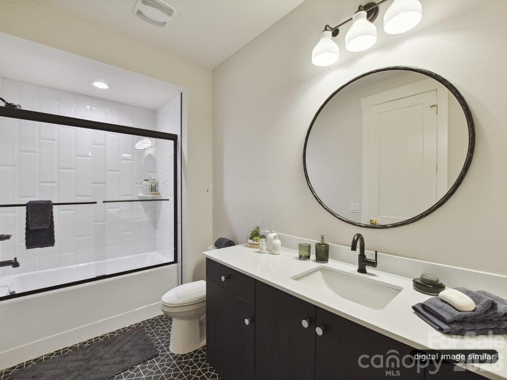 Ensuite Bathroom - 2804 Forest Lawn Drive, Weddington