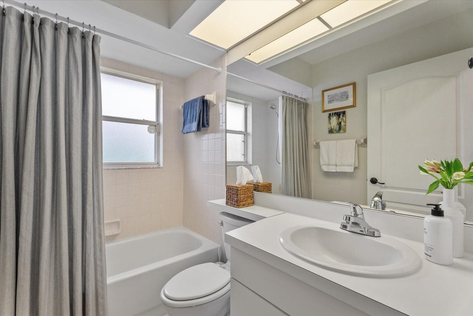 Bath - 5815 FAIRWOODS CIR, SARASOTA