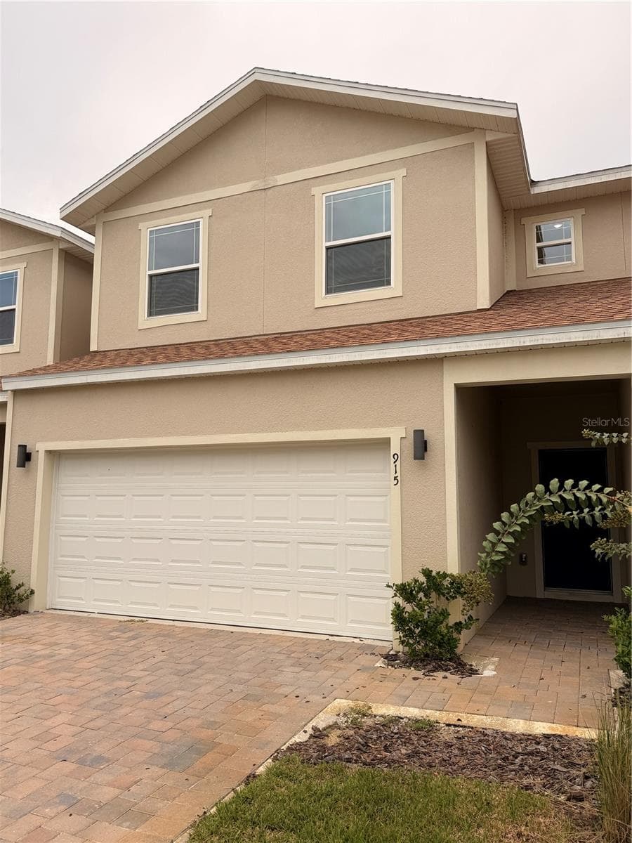 915 LAKEFRONT VILLAGE DR