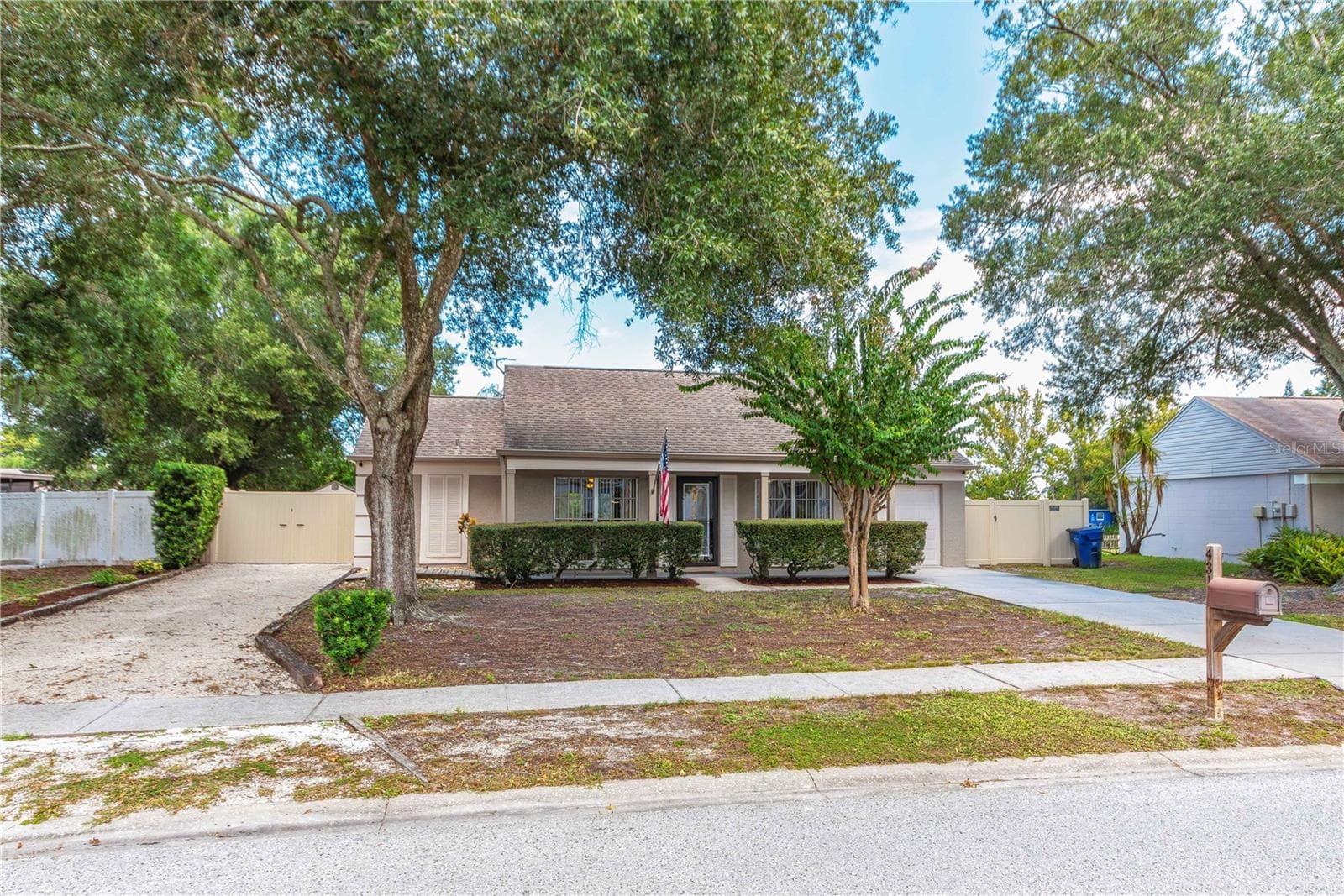 Two driveways - 4311 COUNTY BREEZE DR, NEW PORT RICHEY