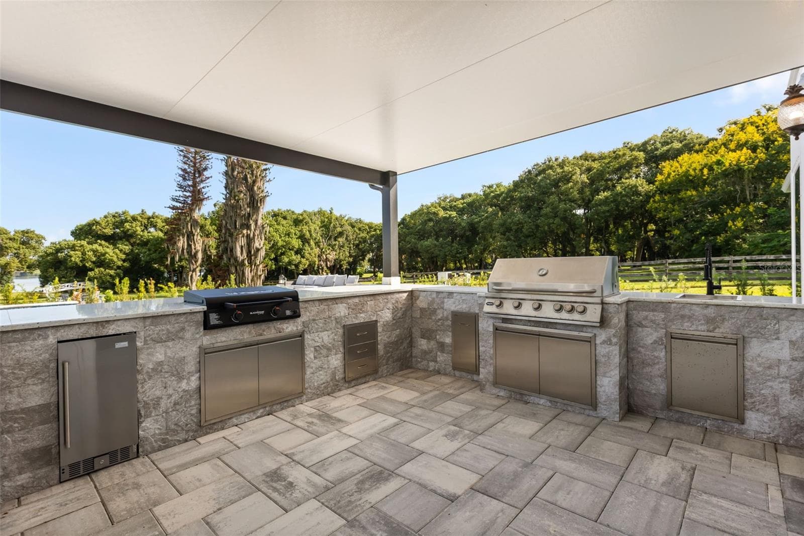 Outdoor Kitchen - 7703 SADLER RD, MOUNT DORA