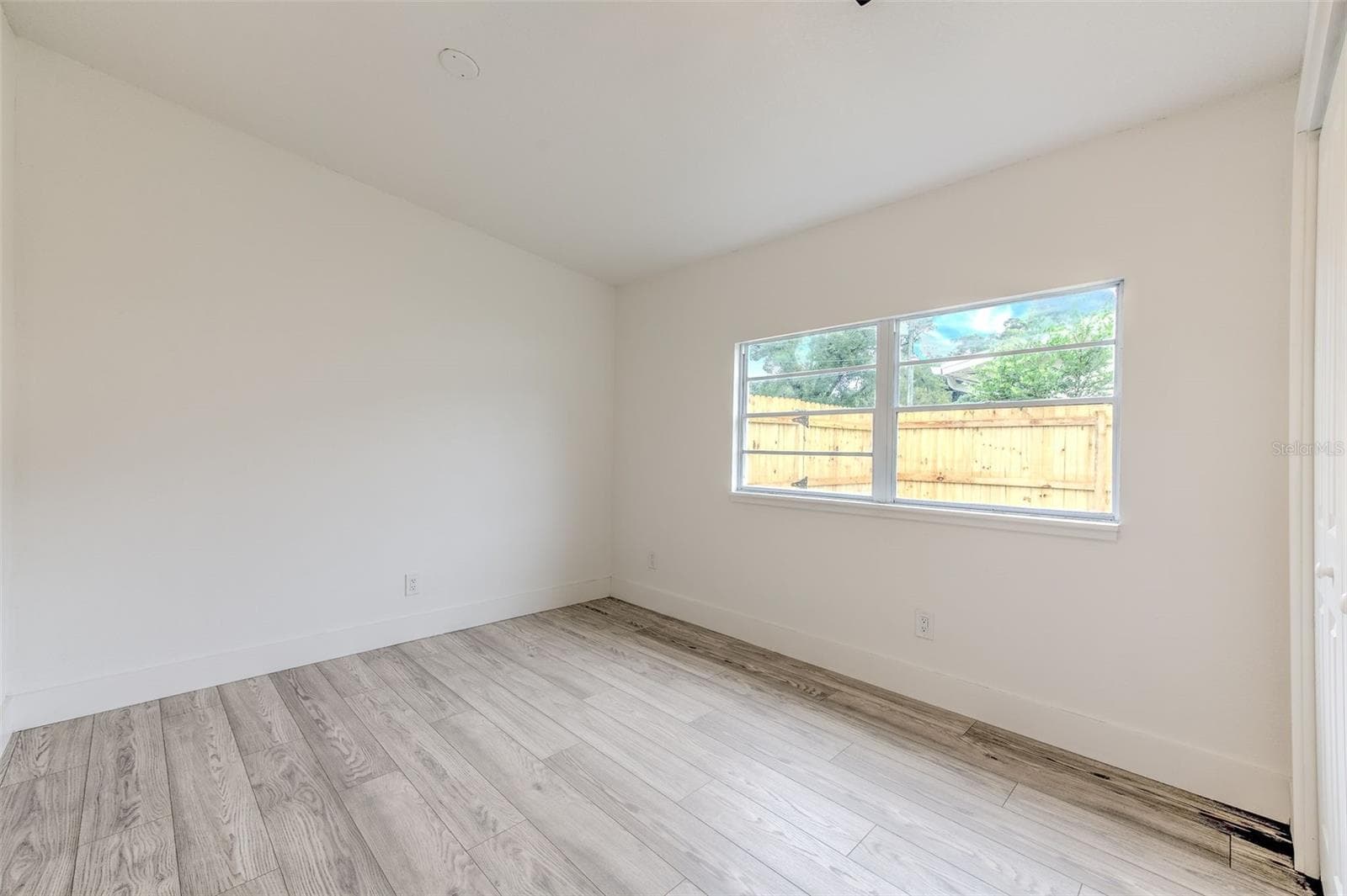Single Family Residence at 507 SUTTON PL, BRANDON, photo 25 of 40
