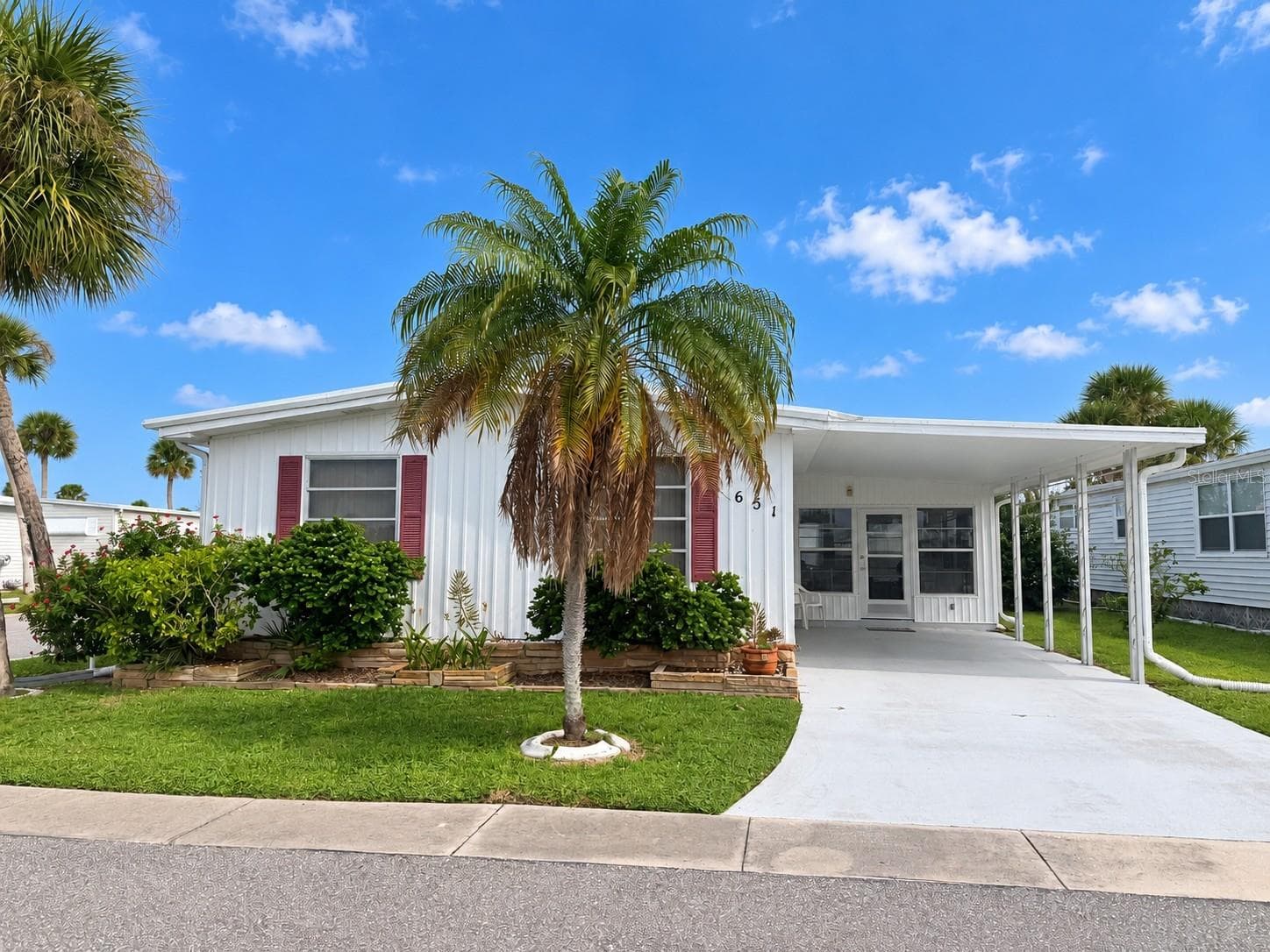 651 IRIS DR