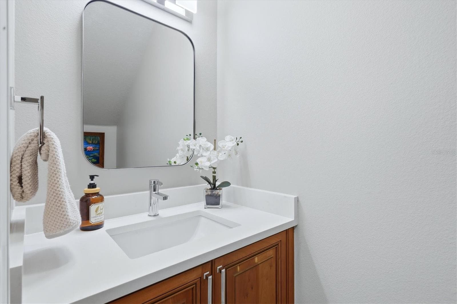 1st Floor Half Bath - 712 GRANADA AVE #2, VENICE