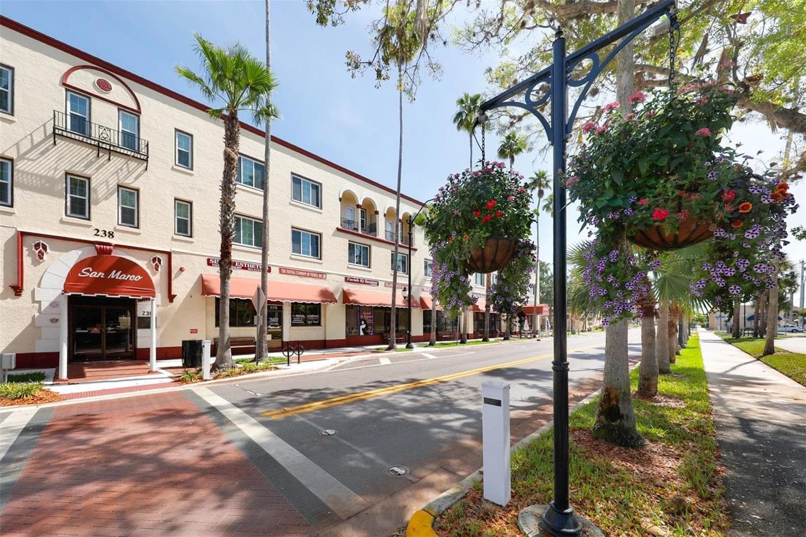 Downtown Venice - 712 GRANADA AVE #2, VENICE