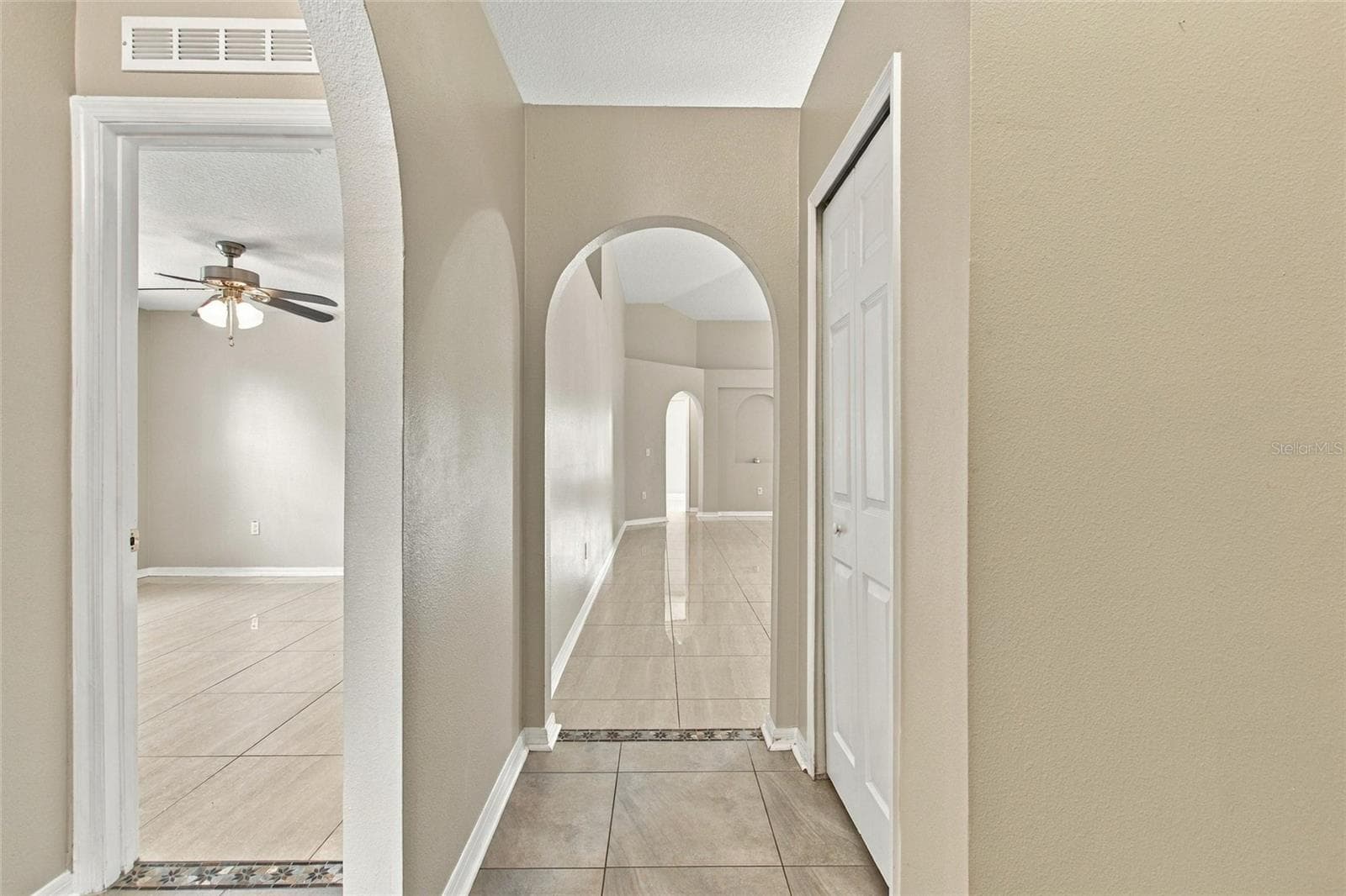 Single Family Residence at 2317 WALNUT CANYON DR, KISSIMMEE, photo 7 of 44