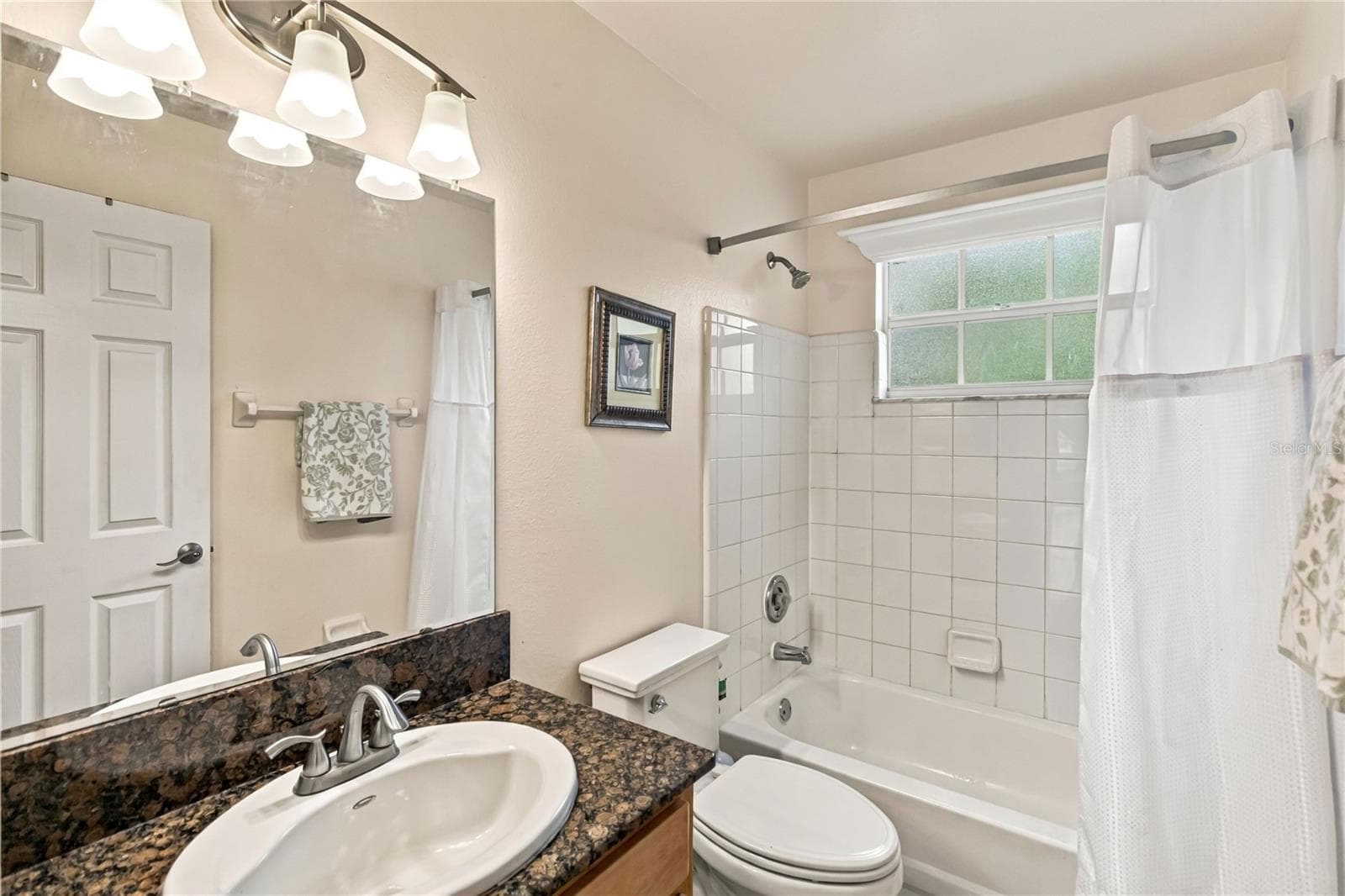 Guest bath - 2478 SWEETWATER CLUB CIR #92, KISSIMMEE