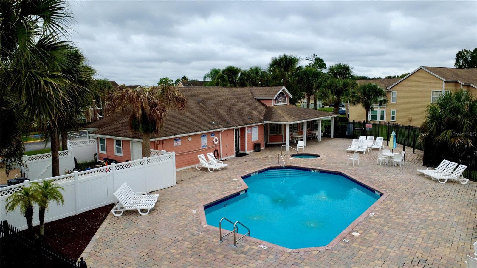 Community pool - 2478 SWEETWATER CLUB CIR #92, KISSIMMEE