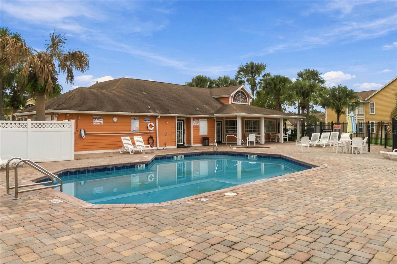 community pool - 2478 SWEETWATER CLUB CIR #92, KISSIMMEE