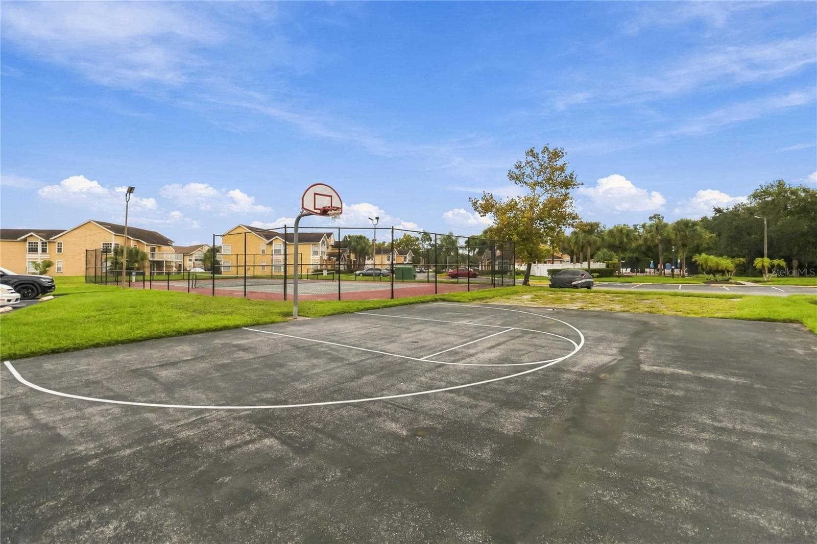 community basketball court - 2478 SWEETWATER CLUB CIR #92, KISSIMMEE