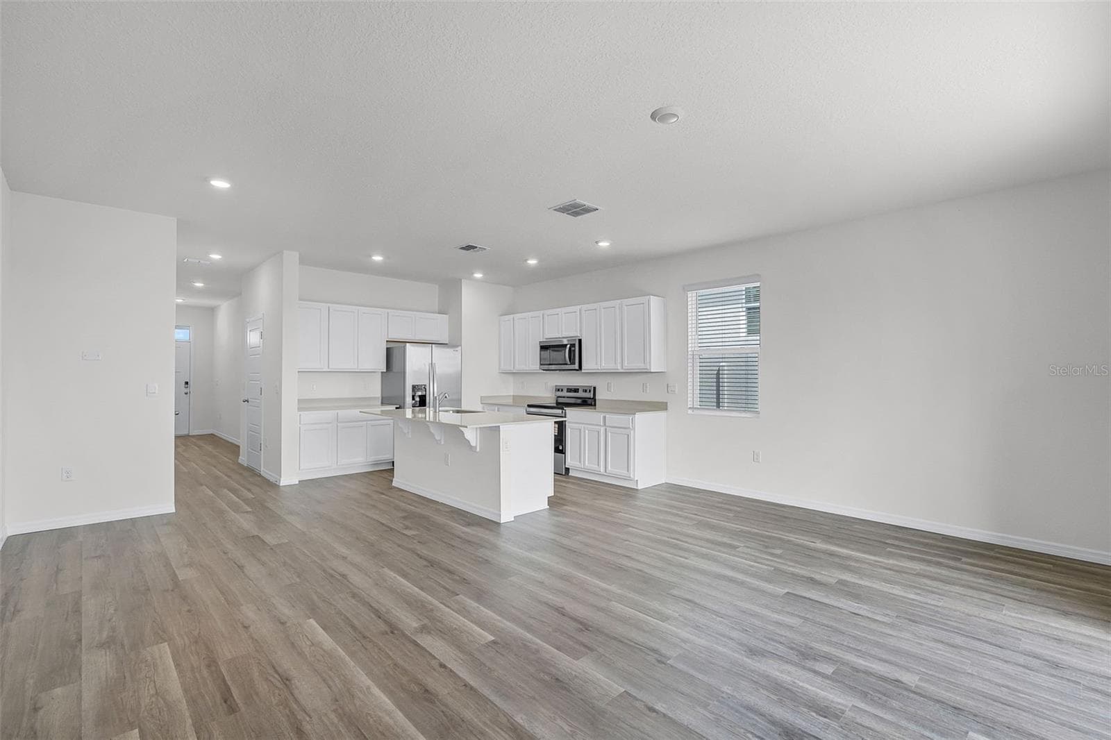 Townhouse at 1821 WOODEN ST, DAVENPORT, photo 9 of 32
