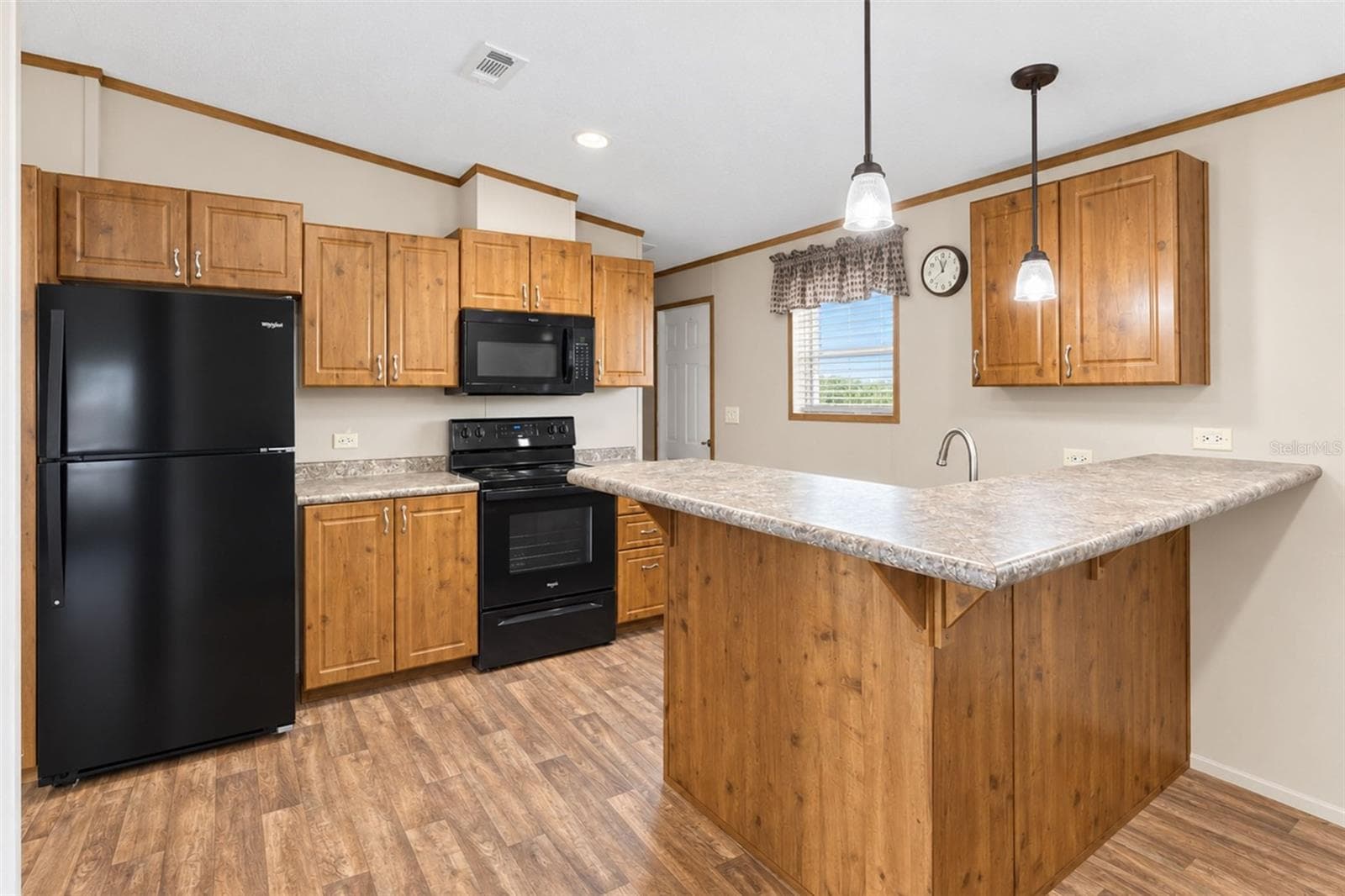 There's room for a couple of bar stools at the breakfast bar - 9066 PINEHAVEN WAY, ENGLEWOOD