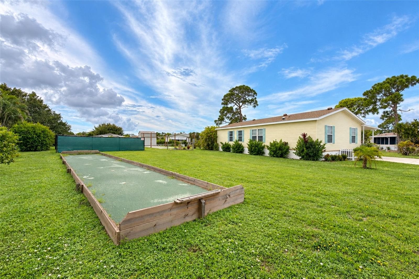 Community amenities - 9066 PINEHAVEN WAY, ENGLEWOOD