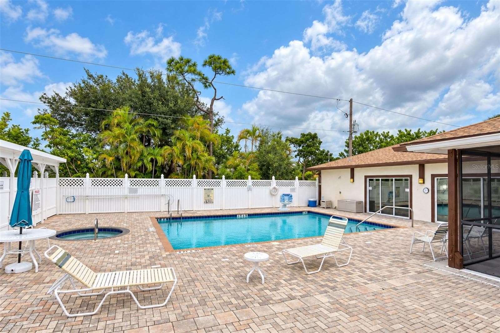 clubhouse and swimming pool - 9066 PINEHAVEN WAY, ENGLEWOOD