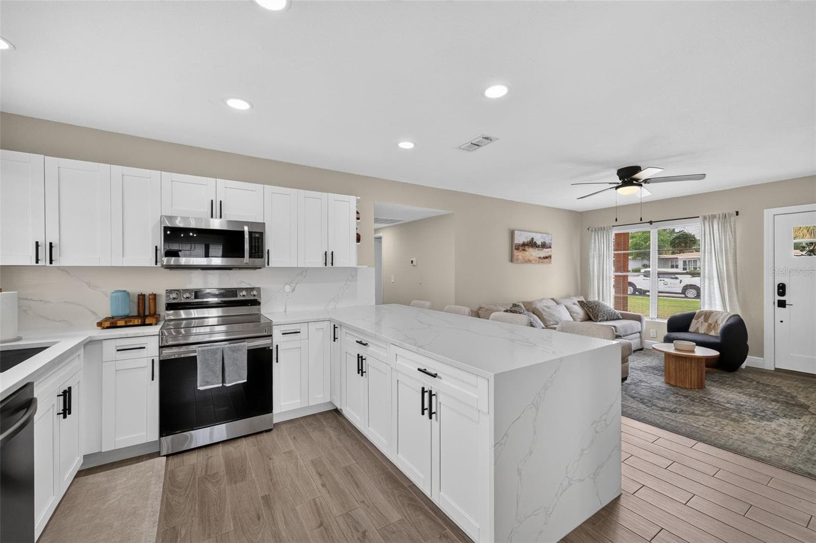 Single Family Residence at 2913 W ELROD AVE, TAMPA, photo 9 of 33