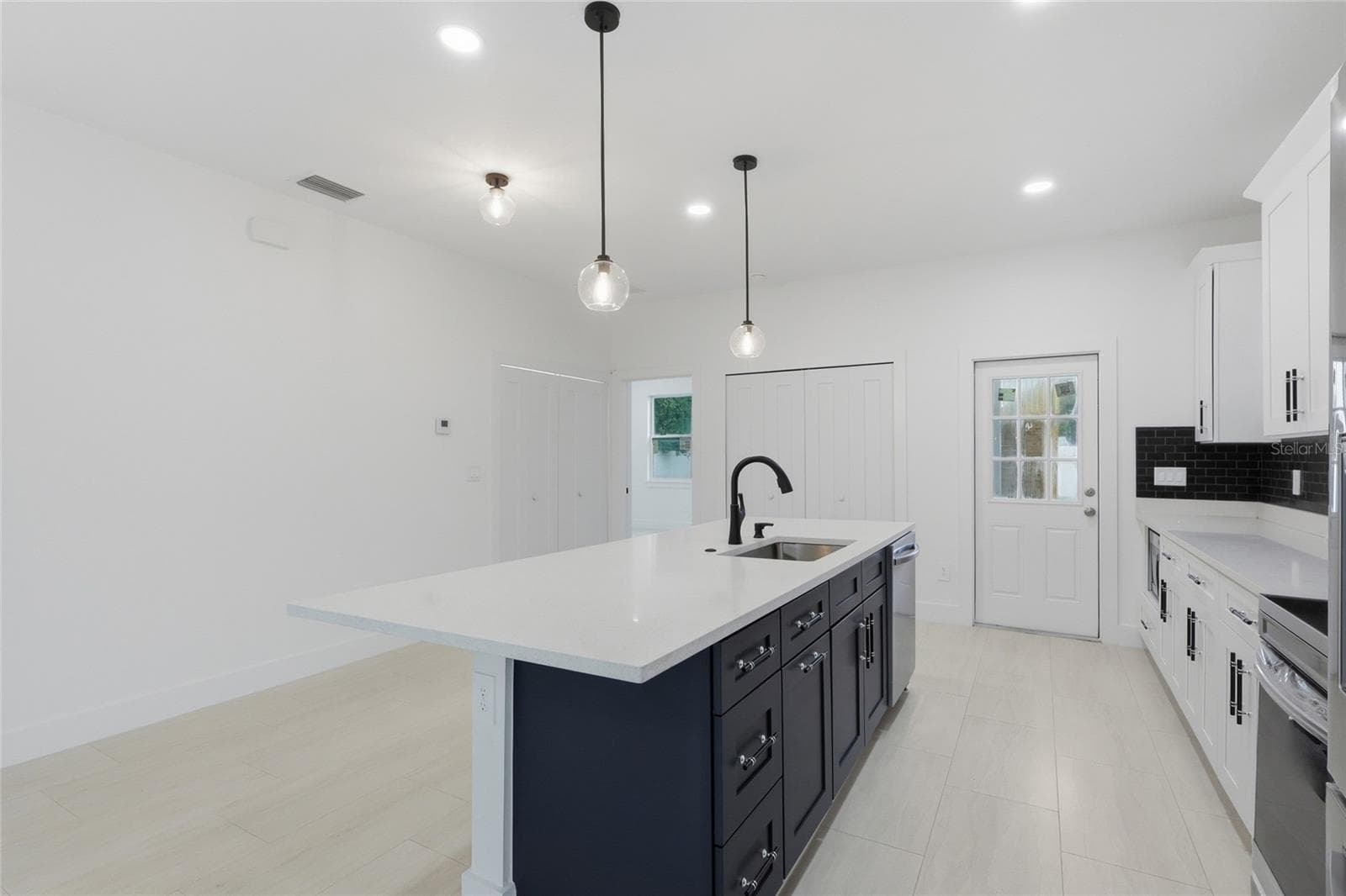 Single Family Residence at 926 11TH AVE S, ST PETERSBURG, photo 20 of 41