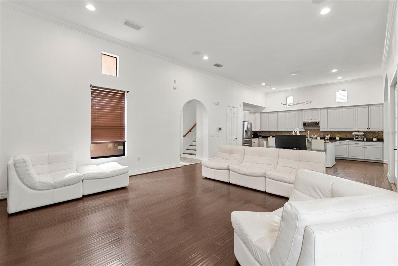 Living Room - 8264 DUNHAM STATION DR, TAMPA