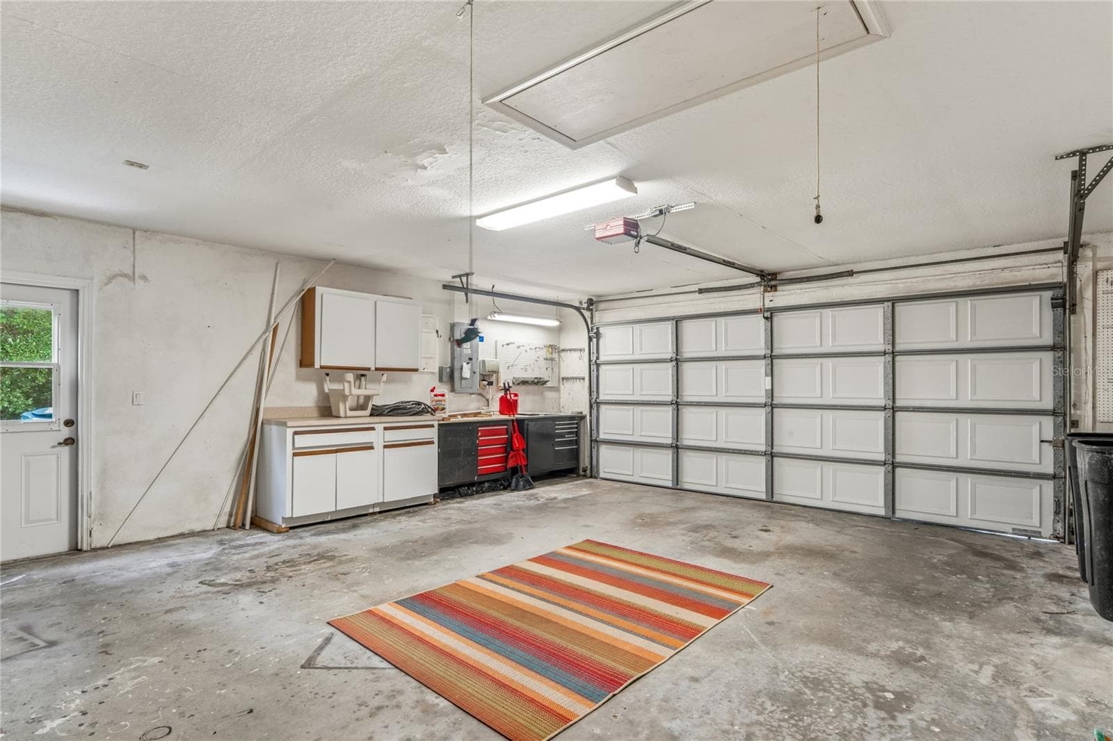 Garage - 14433 LINDEN DR, SPRING HILL