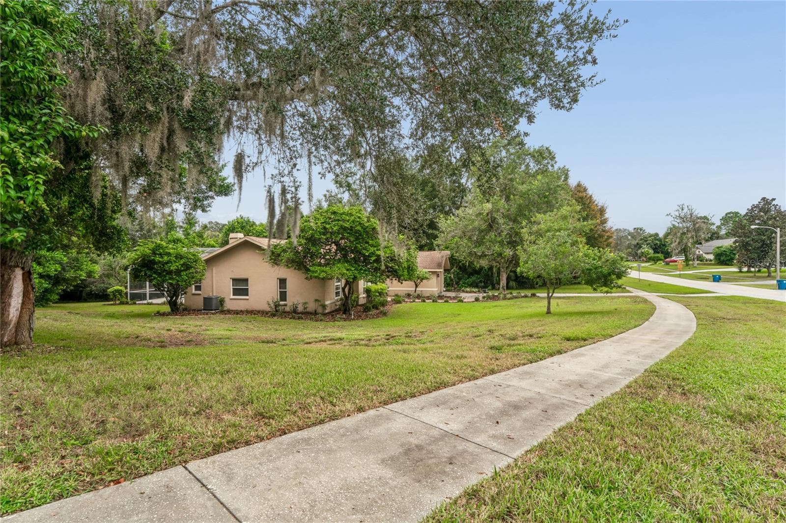 Sidewalk - 14433 LINDEN DR, SPRING HILL