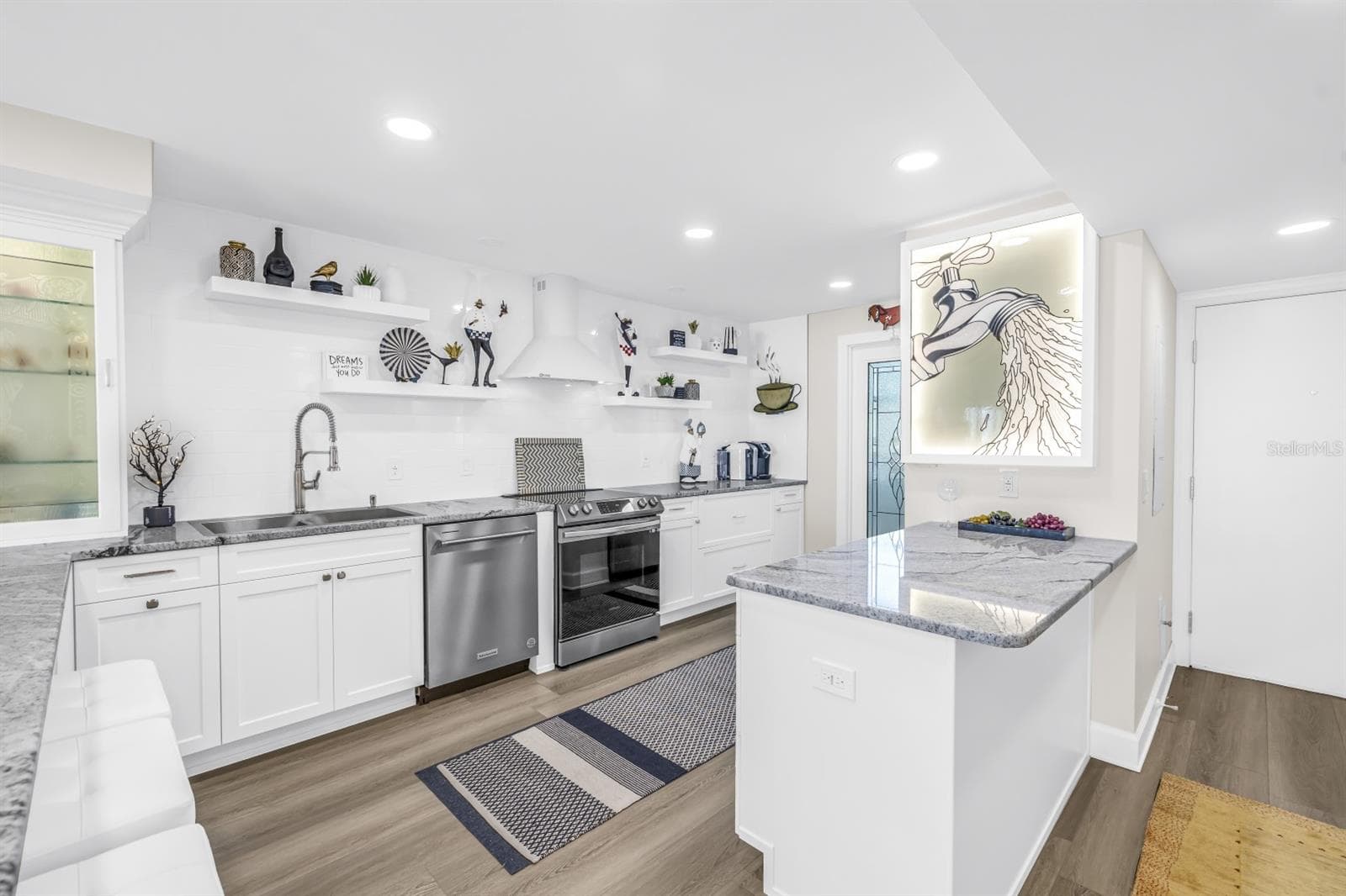 A Kitchen Worthy of the View - 15462 GULF BLVD #1006, MADEIRA BEACH