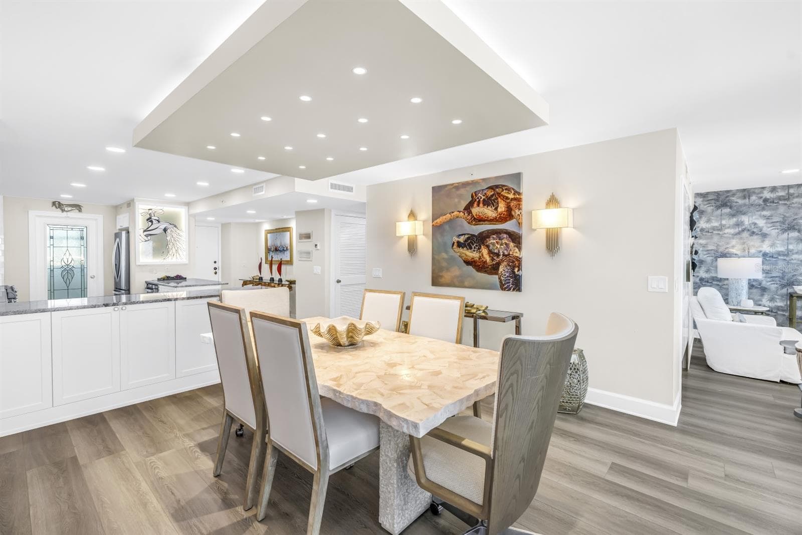 Meticulously Designed for Relaxation and Entertainment - 15462 GULF BLVD #1006, MADEIRA BEACH