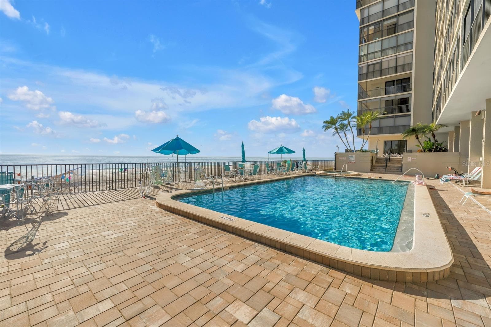 Premier Suite of Beachfront Amenities - 15462 GULF BLVD #1006, MADEIRA BEACH