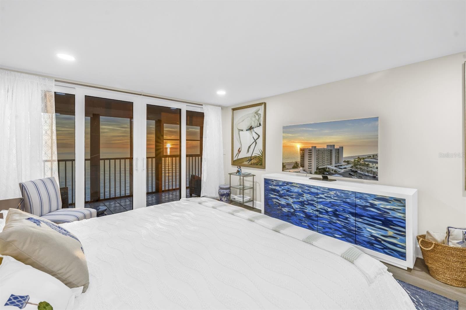 End each day with a front-row seat to nature’s most breathtaking performance - 15462 GULF BLVD #1006, MADEIRA BEACH