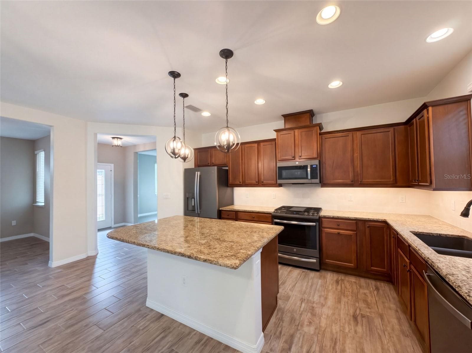 Single Family Residence at 394 ALCOVE DR, GROVELAND, photo 2 of 24