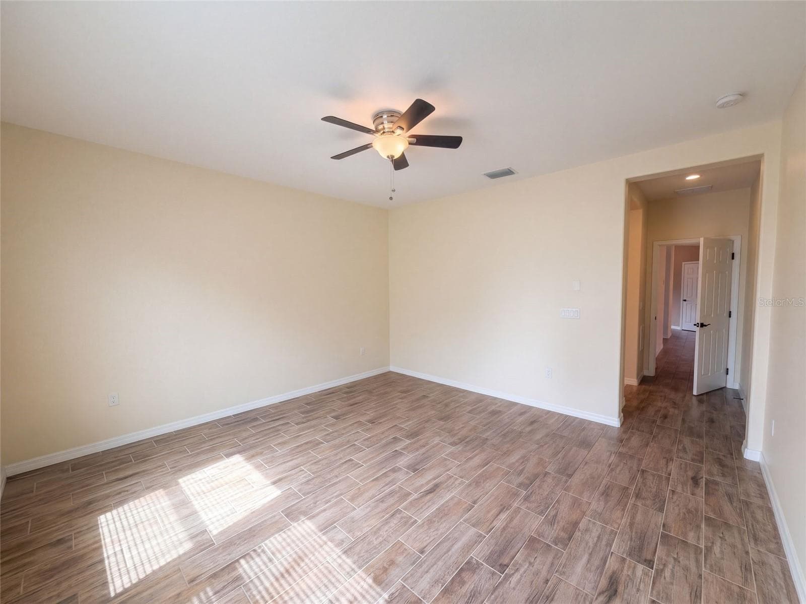 Single Family Residence at 394 ALCOVE DR, GROVELAND, photo 15 of 24