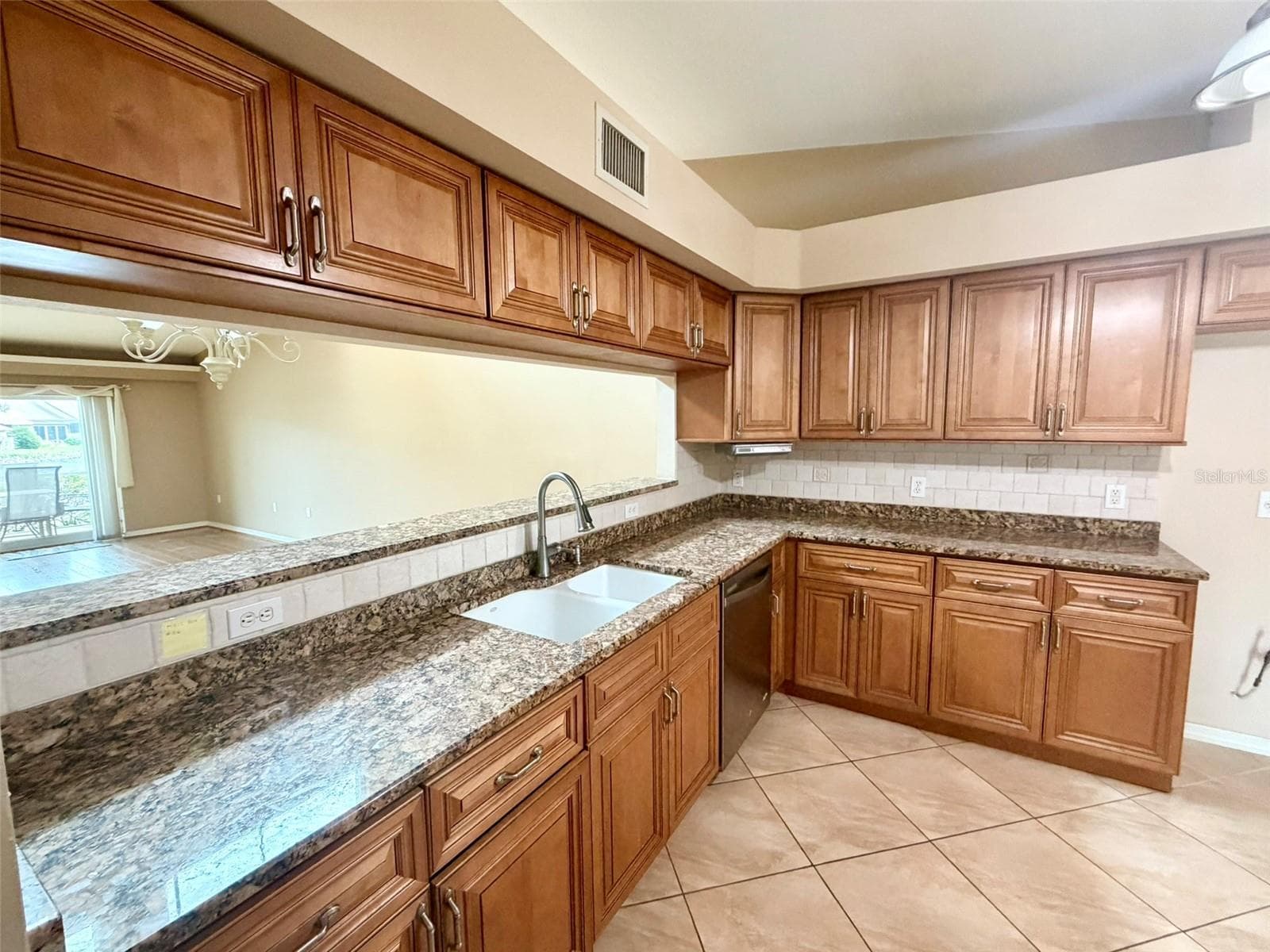 Granite countertops with breakfast bar - 4621 HIDDEN VIEW PL #27, SARASOTA