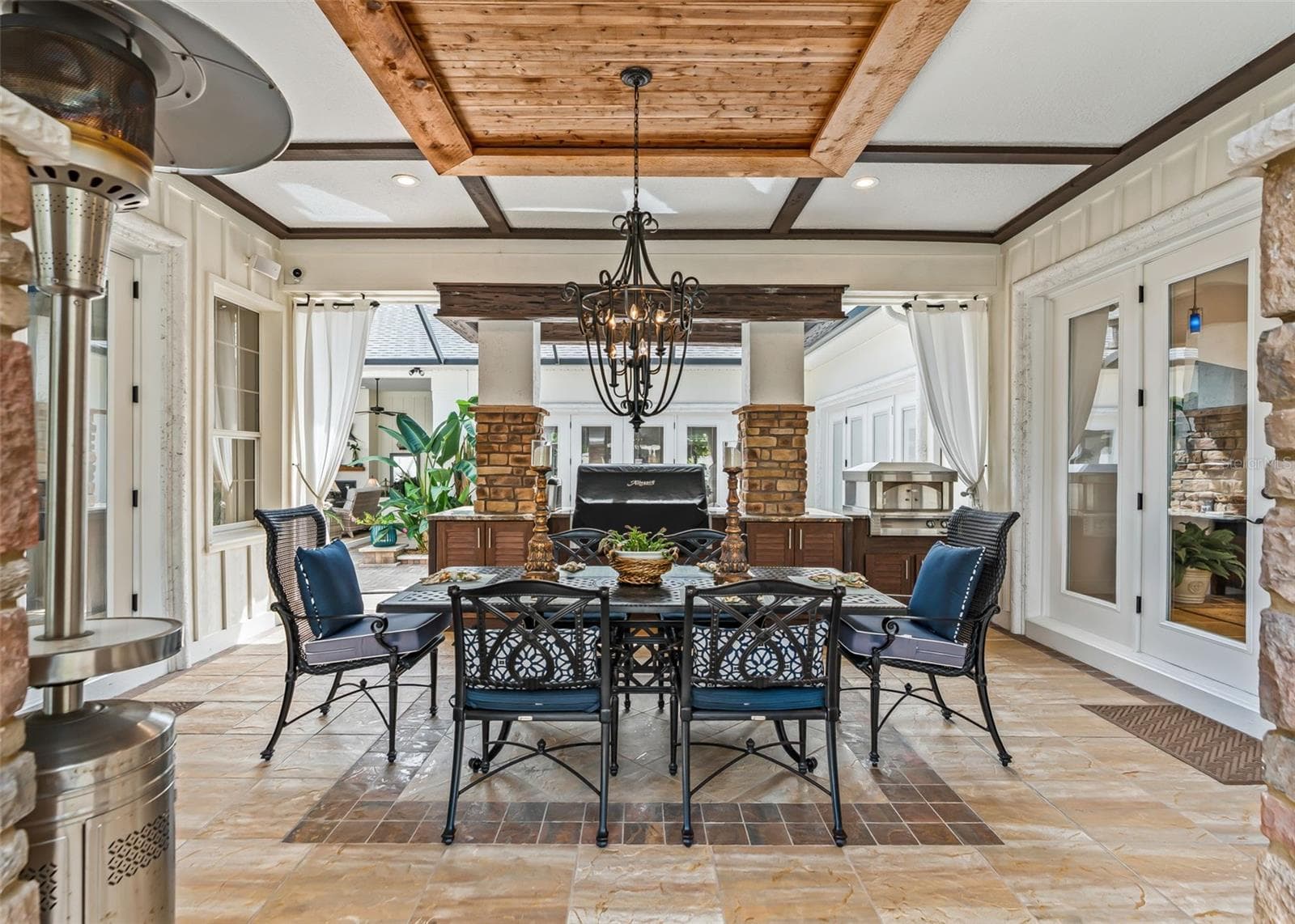 Notice the Custom Ceiling - 2917 LARRANAGA DR, THE VILLAGES