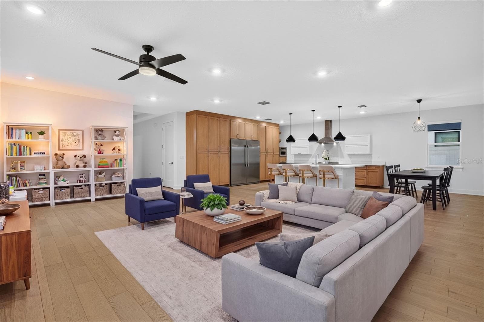 Living Area - Great Room - 5818 1/2 S 6TH ST, TAMPA
