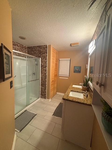 Primary In suite bathroom, Double sink cabinets solid counter renovated bathroom - 4030 SANTA BARBARA RD, KISSIMMEE