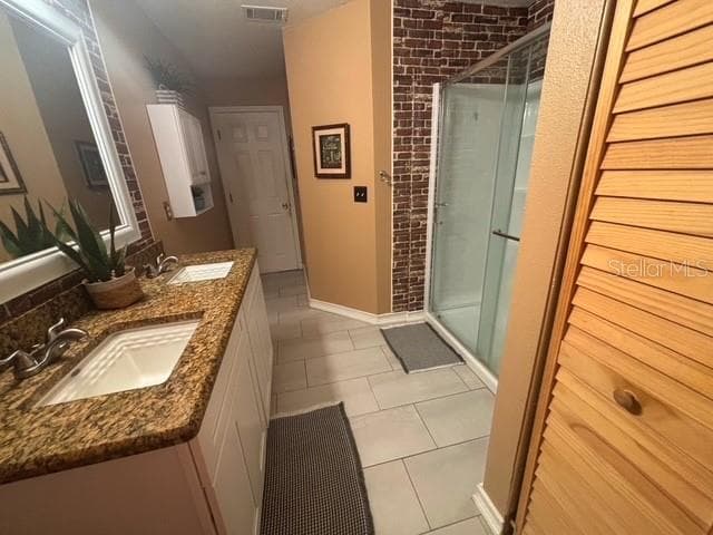 Primary Bathroom - Granite Double sink, Glass shower enclosure - 4030 SANTA BARBARA RD, KISSIMMEE
