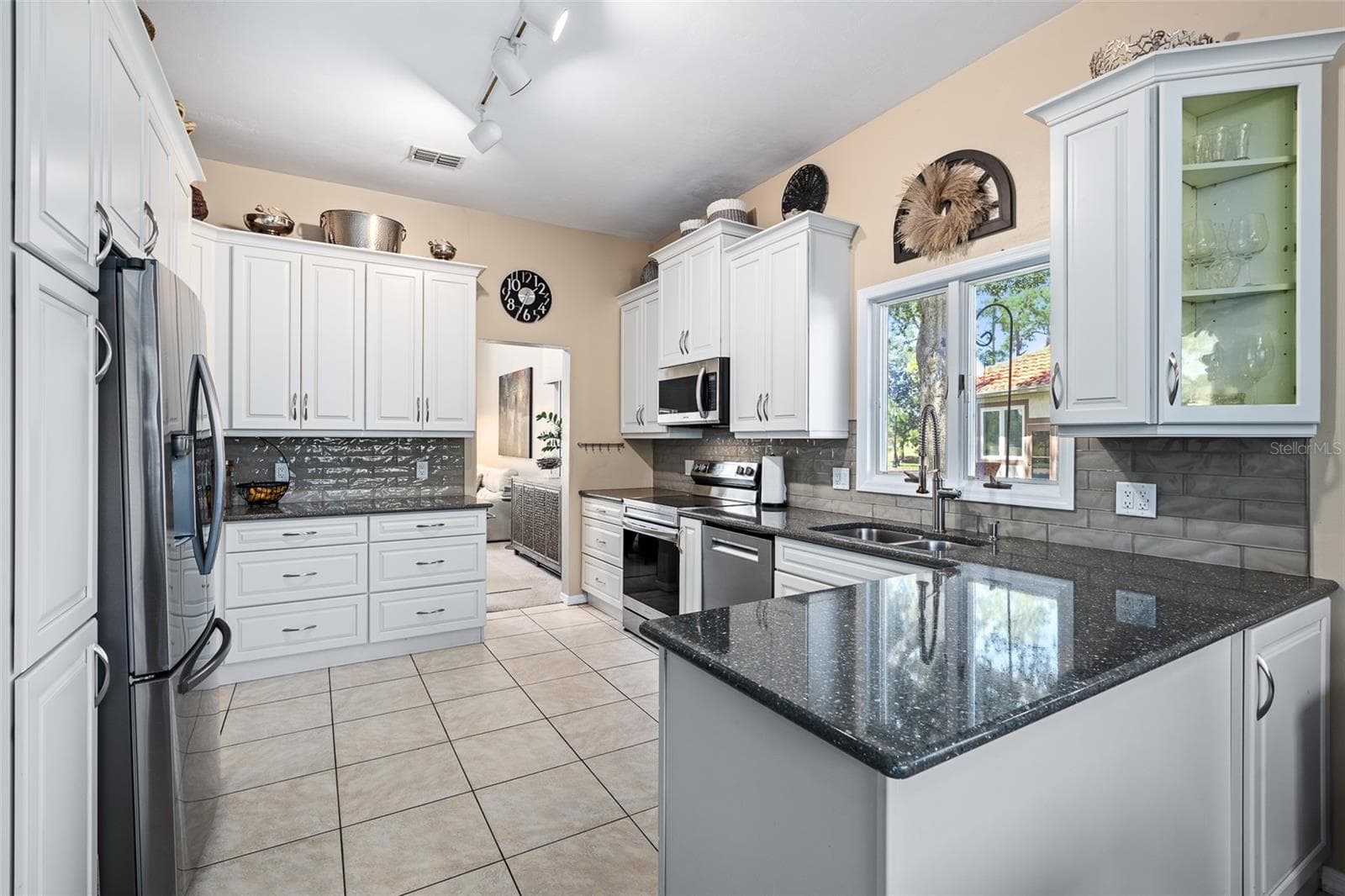 Kitchen - 410 LONG COVE CT, ORMOND BEACH