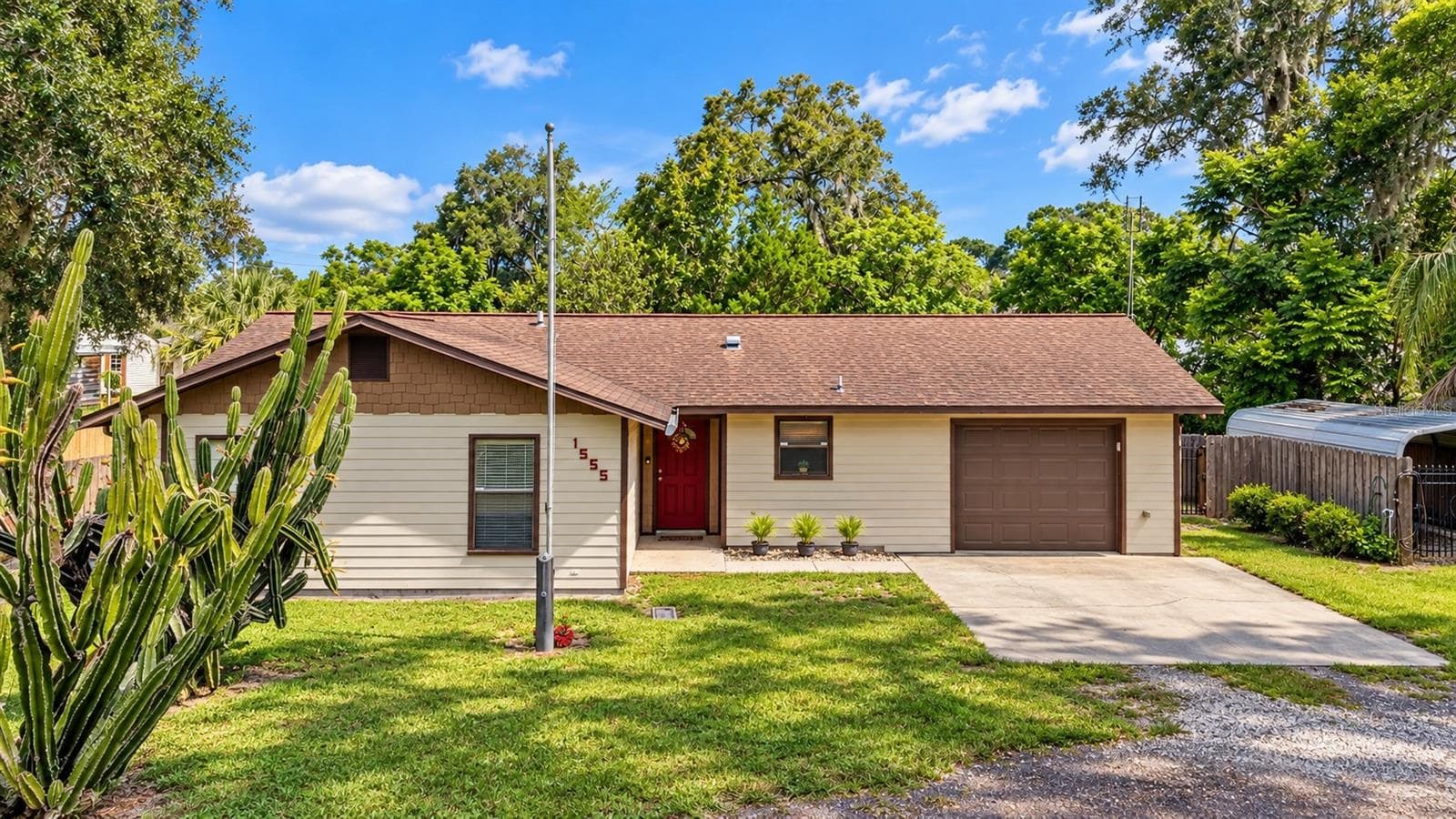 1555 ROWE LN