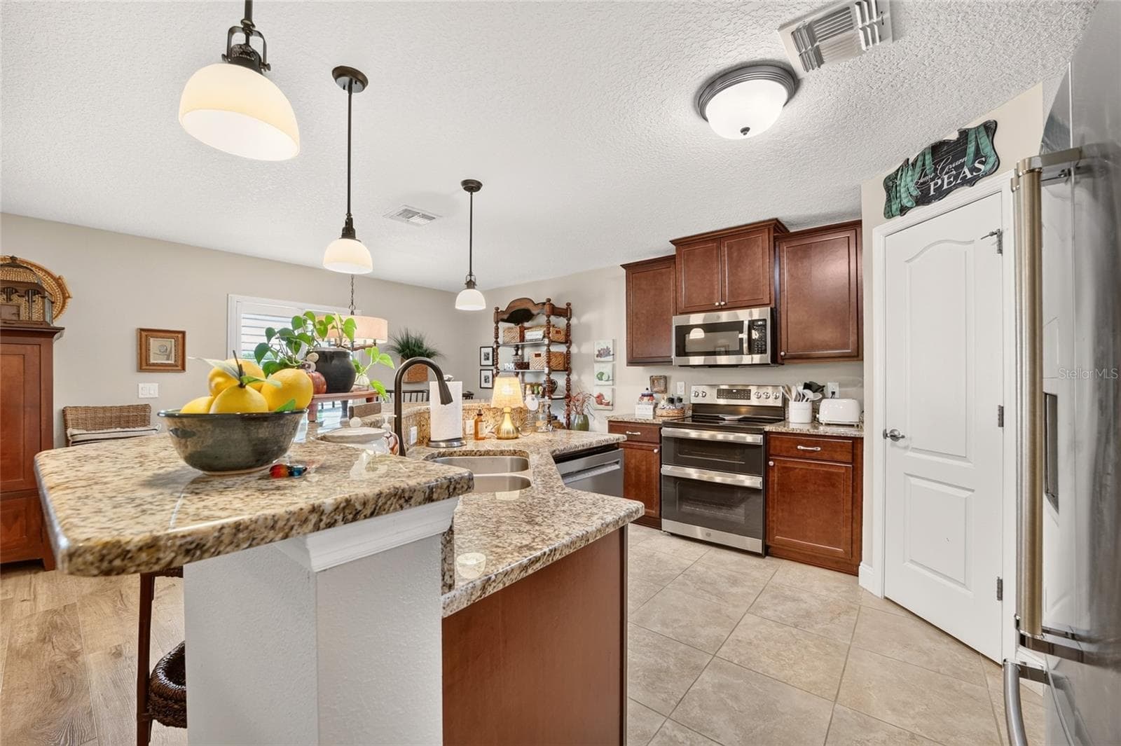 Single Family Residence at 3464 N VONNEGUT PT, BEVERLY HILLS, photo 23 of 58