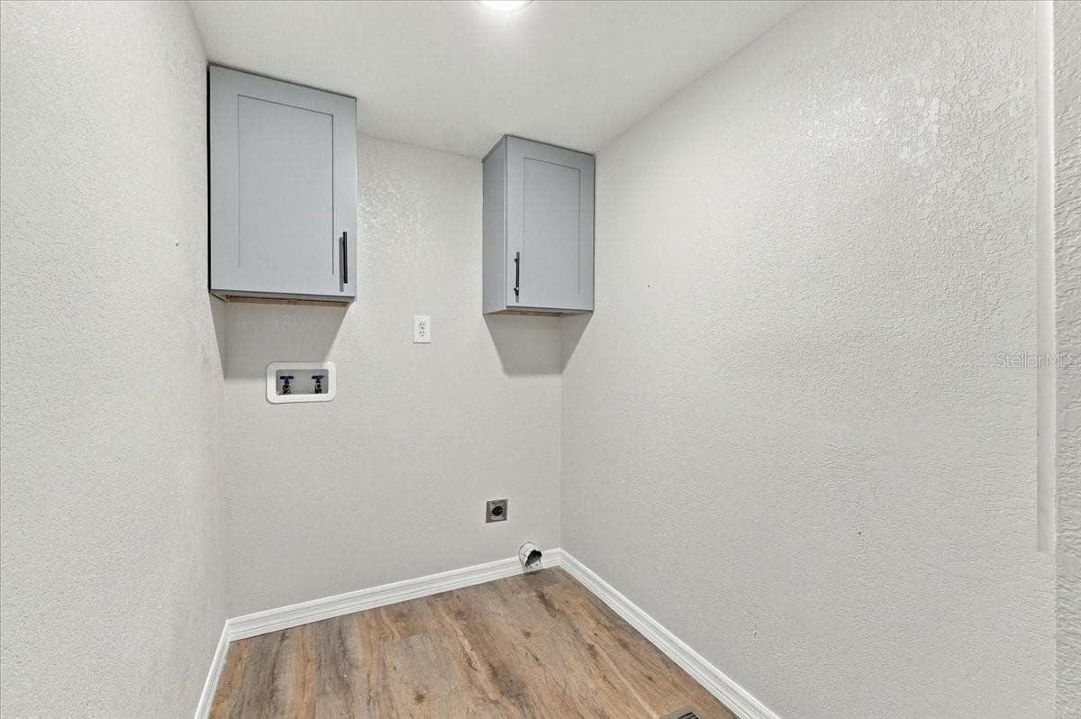 Manufactured Home at 2412 ISLAND OAKS W, LAKELAND, photo 14 of 17