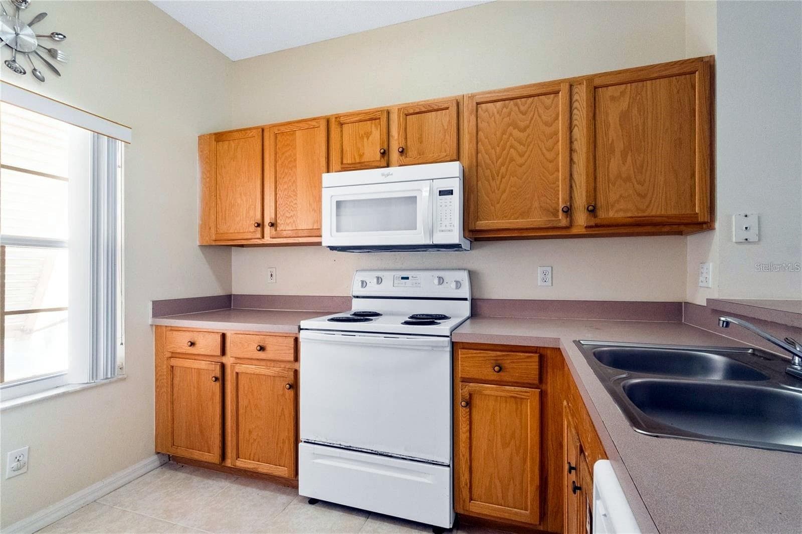Townhouse at 8516 CRYSTAL COVE LOOP, KISSIMMEE, photo 9 of 33