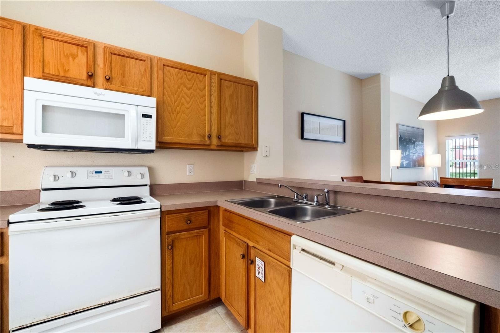 Townhouse at 8516 CRYSTAL COVE LOOP, KISSIMMEE, photo 10 of 33