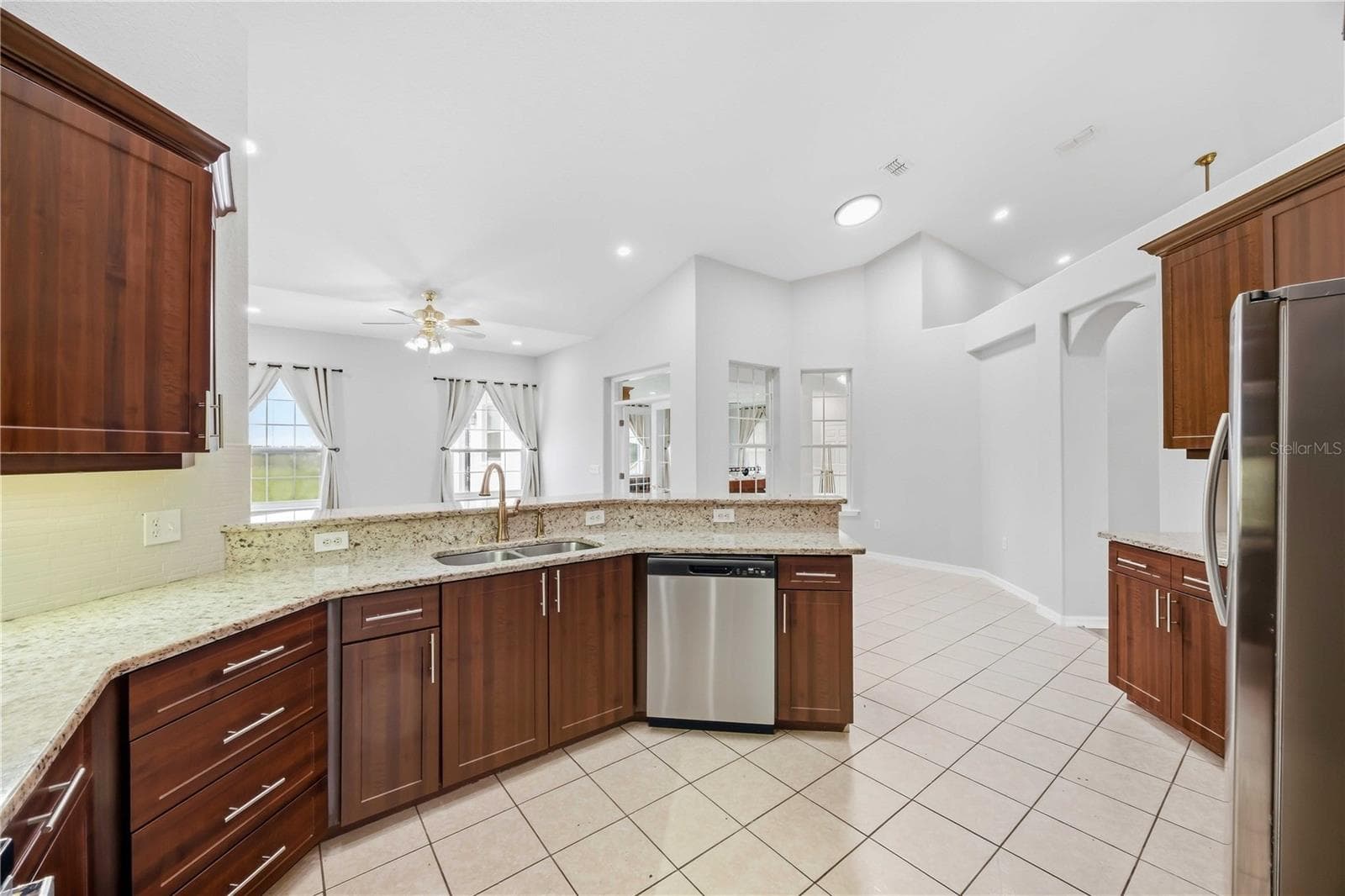 Single Family Residence at 2630 HIGH RIDGE DR, LAKELAND, photo 7 of 29