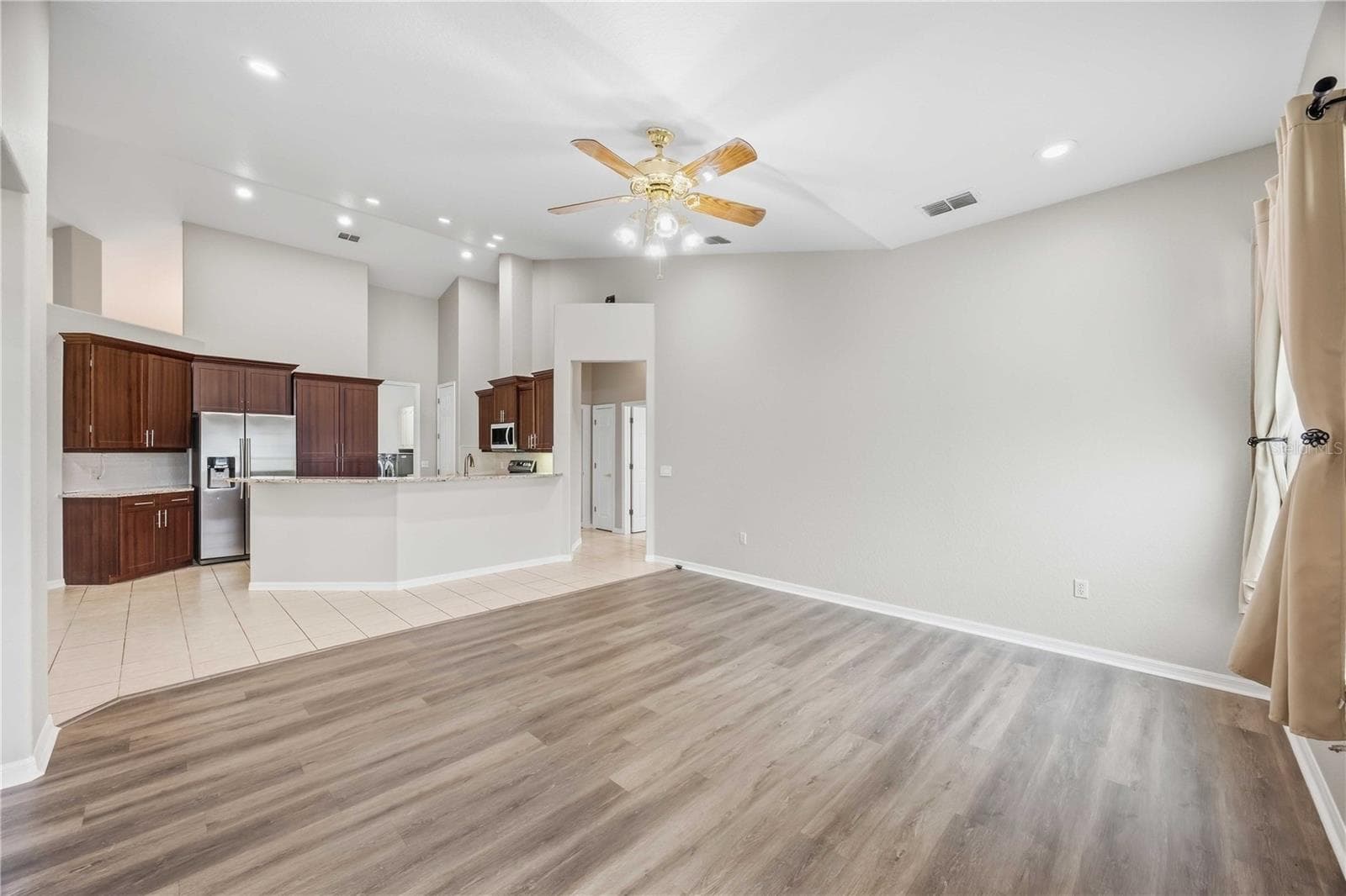 Single Family Residence at 2630 HIGH RIDGE DR, LAKELAND, photo 8 of 29