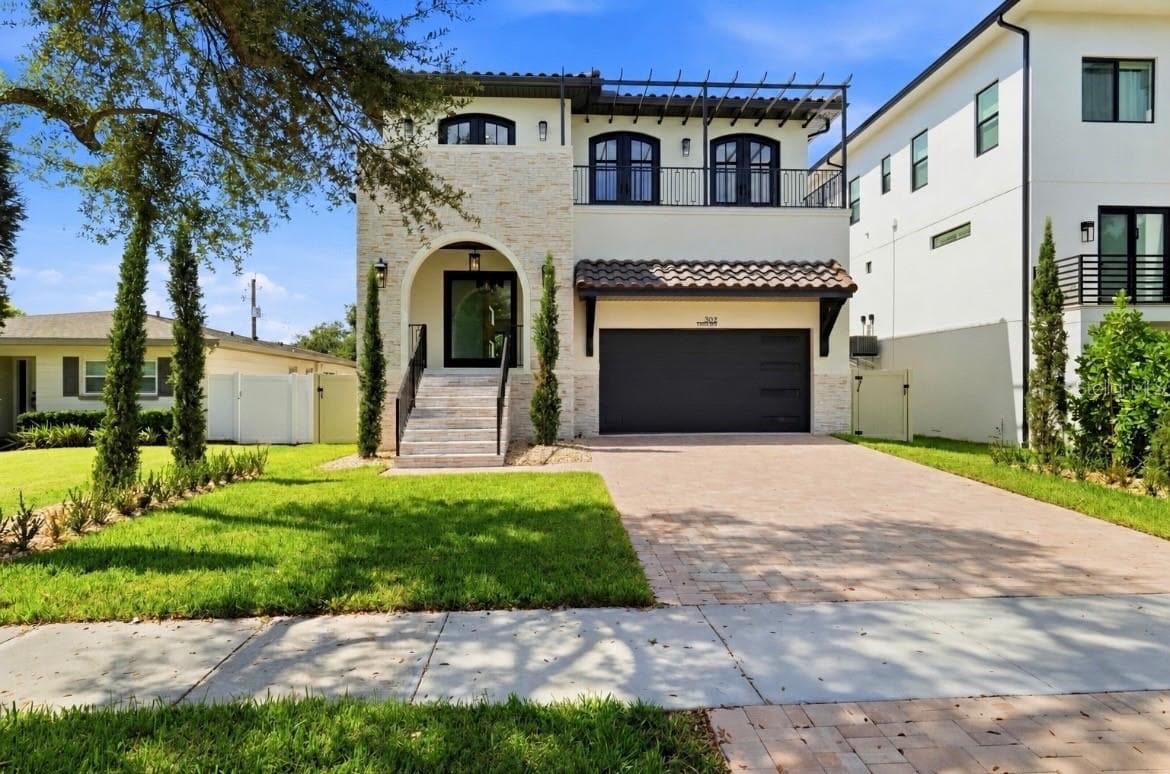 502 E DAVIS BLVD